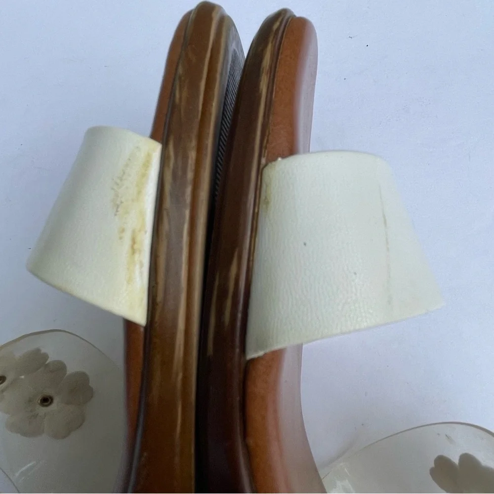 Italian sandals Womens 7.5 White Brown Foot Bed Lightweight Summer‎